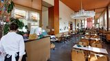 Café Prückel, Wien  Maxime Lurion, der in Bagdad geborene, ehemalige Radrennfahrer, eröffnete 1903 in Wien das damalige Kaffeehaus Lurion. Nach einem Besitzerwechsel wurde das Café dann in Café Prückel umbenannt.   Seit einer Umgestaltung in den 1950er Jahren behielt es seine Inneneinrichtung bis heute, lediglich der hintere Trakt erhielt in den 80er Jahren seine originale Jugendstil-Gestaltung zurück. Das Prückel ist heute eines der größten sogenannten Ringstraßencafés.