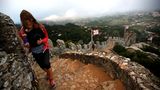 Das Castelo dos Mouros ist die Ruine einer Burg, die im 8. oder 9. Jahrhundert von den Mauren erbaut wurde. Während der Romantik Mitte des 19. Jahrhunderts wurden die Außenmauern renoviert und sind heute Touristen zugänglich. Von oben bekommt man einen traumhaften Blick über die Gegend.