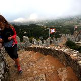 Das Castelo dos Mouros ist die Ruine einer Burg, die im 8. oder 9. Jahrhundert von den Mauren erbaut wurde. Während der Romantik Mitte des 19. Jahrhunderts wurden die Außenmauern renoviert und sind heute Touristen zugänglich. Von oben bekommt man einen traumhaften Blick über die Gegend.
