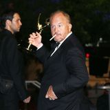 "Louie"  Louis C.K. (Foto, für das bestes Drehbuch bei einer Comedyserie ausgezeichnet) hatte die Idee zu dieser Sitcom - und spielt auch die Hauptrolle. Im Grunde erzählt er darin leicht abgewandelt aus seinem Leben als Stand-up-Comedian und frisch geschiedener Vater zweier Töchter in New York.   Geeignet für: "Seinfeld"-Fans  Wo kann ich das sehen? In Deutschland (noch) gar nicht.