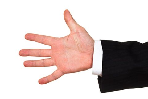 Ist dieser Mann attraktiv? Glaubt man den britischen Forschern, eher nicht, da Zeige- und Ringfinger etwa gleich lang sind