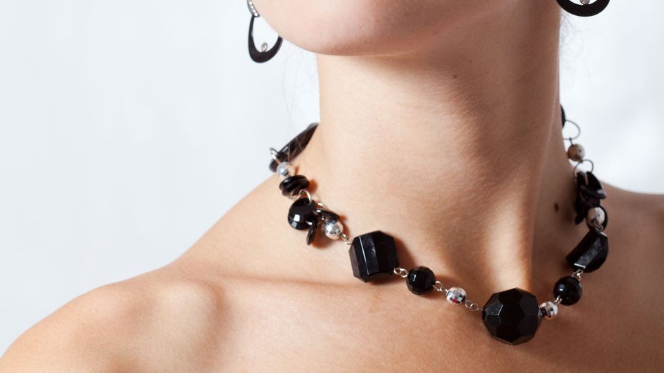 Schmuck mit Nickel löst besonders häufig eine Kontaktallergie aus