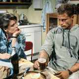 Stimmt, Schweiger spielte den "Jo Zenker" in der ARD-Fernsehserie "Lindenstraße". Inzwischen ist er zur ARD zurückgekehrt - als "Tatort"-Kommissar "Nick Tschiller".