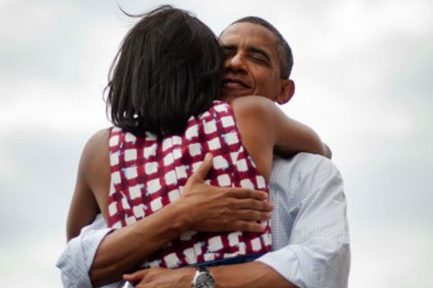 Barack Obama und seine Ehefrau Michelle: Dieses Foto begeistert am Wahltag Millionen Menschen in aller Welt. Dabei ist es drei Monate alt