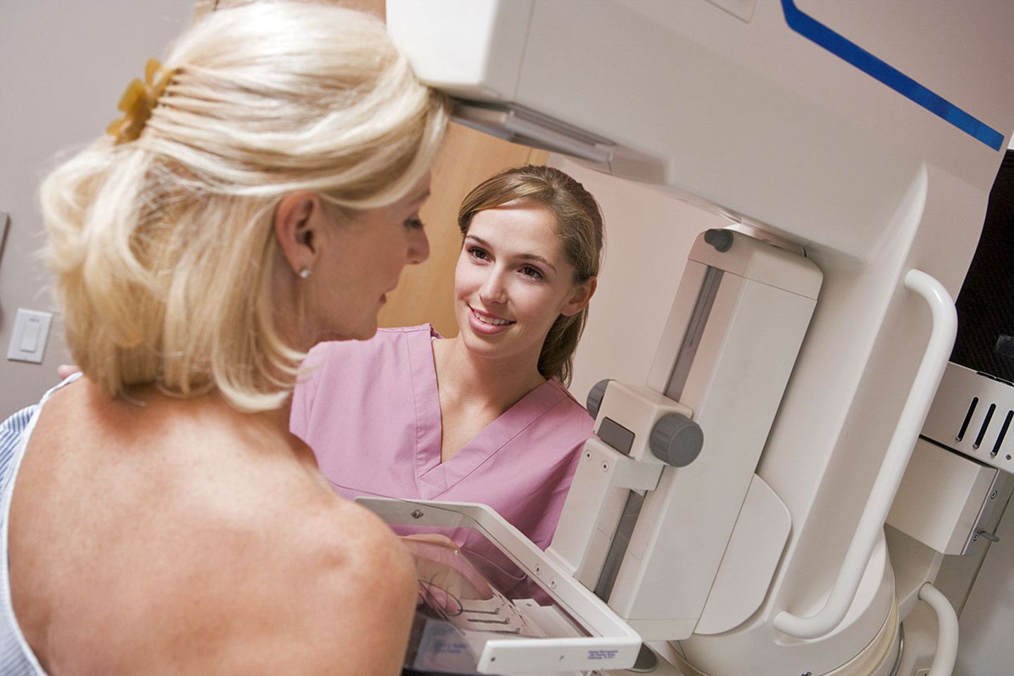 Fast jede dritte Frau glaubt, dass schon die Teilnahme am Mammografie-Screening verhindere, dass sie an Brustkrebs erkrankt.