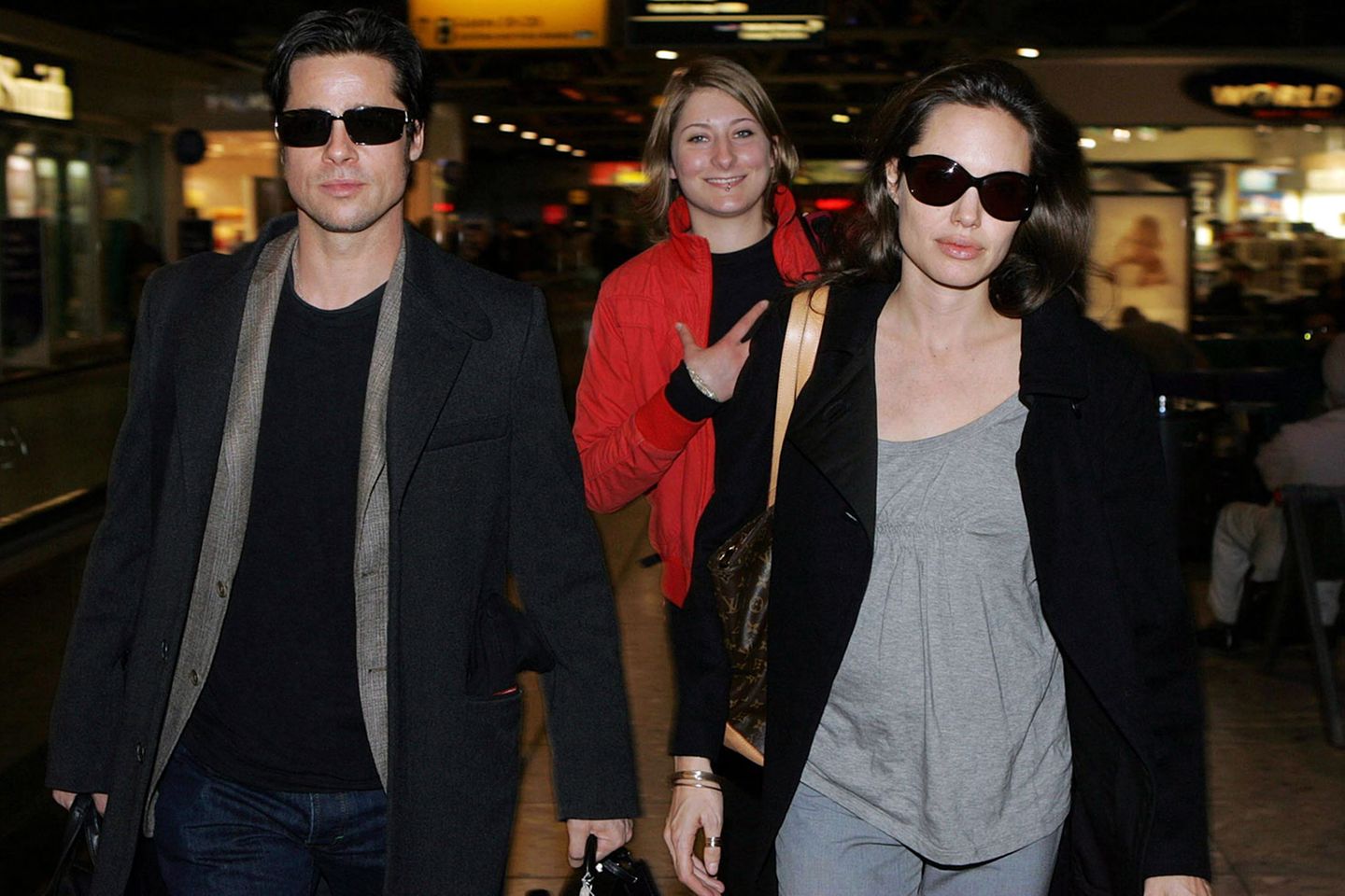 Im Januar 2006 verkündeten Brad Pitt und Angelina Jolie im amerikanischen Magazin "People", dass sie ihr erstes gemeinsames Kind erwarten. Ihr offizielles Outing als Liebespaar war damit überflüssig.