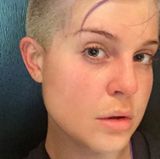 Beim Sport stört Make-up nur. Das weiß auch Kelly Osbourne, die dieses verschwitzte Selfie von sich postet.