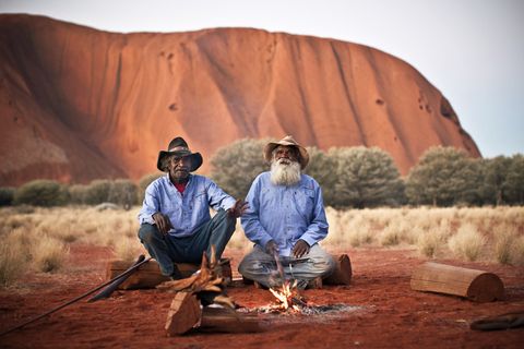 In der Mitte des Kontinents: Lagerfeuer am Uluru.