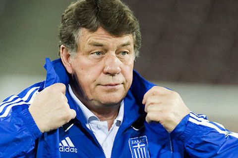 Otto Rehhagel gibt jetzt in der Hauptstadt die Ehre