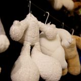 An ihren großen Füßen sollt ihr sie erkennen: die Diddl-Maus (Mitte). Ach, hätte Menschenkind ihnen doch allen den Kopf abgetrennt.