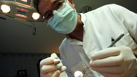 Viele Zahnarzt-Phobiker haben nicht nur Angst vor der schmerzaften Behandlung, sondern bereits vor der Untersuchung.