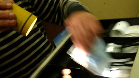 Der Griff in eine Supermarktkasse beendete das alte Leben eines Ex-Polizisten endgültig