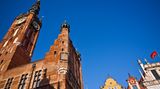 Das Rechtsstädtische Rathaus gehört zu den ältesten und schönsten Gebäuden Danzigs. Das im alten Stadtteil Rechtsstadt gelegene Kontorgebäude war ursprünglich gotisch gestaltet, wurde aber nach einem Brand im 16. Jahrhundert im Barockstil wieder aufgebaut