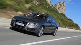 Audi A7 Sportback    Mit einer luxuriösen Schräghecklimousine geht Audi optisch einen anderen Weg. Die Idee ist aber ähnlich. Unten dominiert der Baukasten des A6, dazu kommen Einrichtung und Extras aus der Oberklassenlimousine A8.