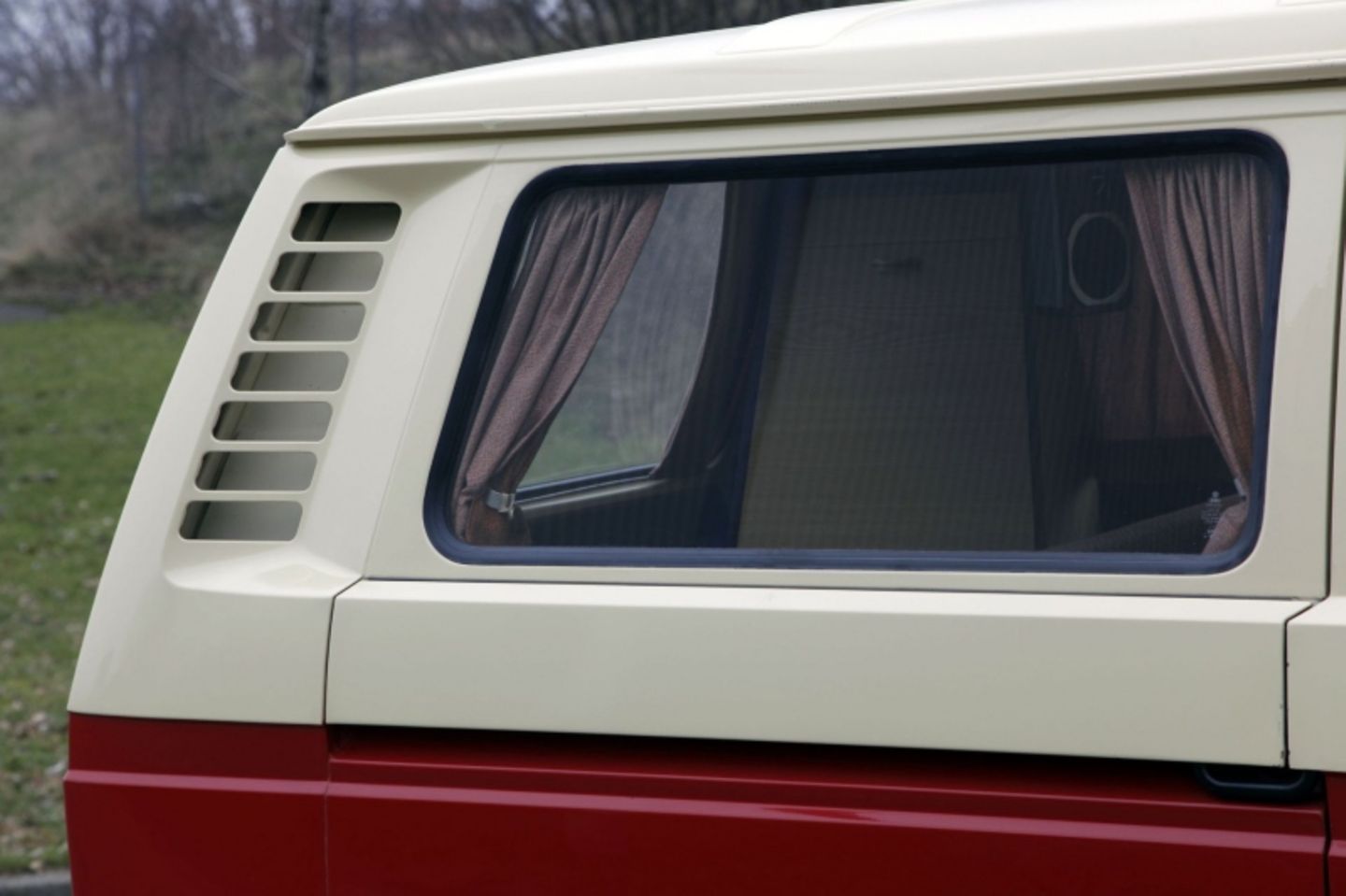 Bei den ganz frühen Versionen des Volkswagen T3 waren die Lüftungsschlitze aus Blech