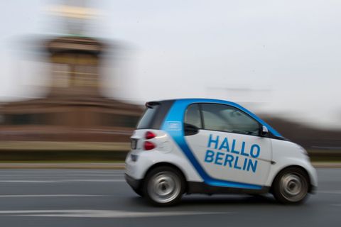In den Ballungsräumen gehören die Carsharing-Fahrzeuge inzwischen zum Straßenbild.