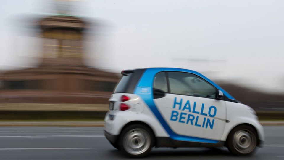 In den Ballungsräumen gehören die Carsharing-Fahrzeuge inzwischen zum Straßenbild.