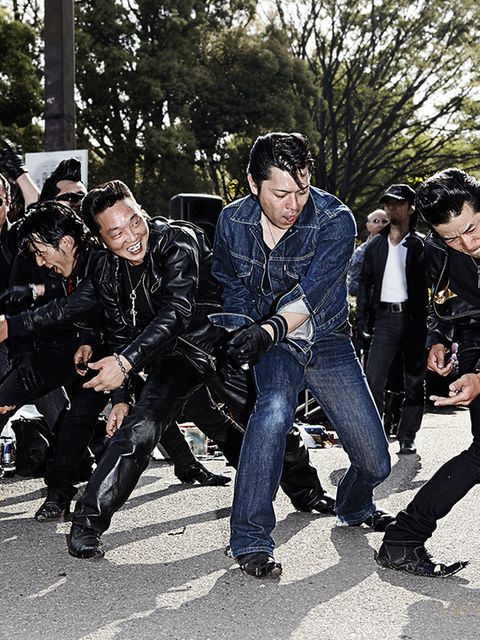 Die japanischen Rockabillys haben sich herausgeputzt wie ihre US-amerikanischen Vorbilder aus den 50er Jahren. Damals entstand zunächst die Musik, als weiße Musiker Rhythm & Blues und Country-Musik vermischten.