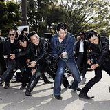 Die japanischen Rockabillys haben sich herausgeputzt wie ihre US-amerikanischen Vorbilder aus den 50er Jahren. Damals entstand zunächst die Musik, als weiße Musiker Rhythm & Blues und Country-Musik vermischten.