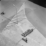 Die Präsenz von Polizei und Militär war in Ost-Berlin allgegenwärtig. Das Foto entstand 1962 kurz nach dem Bau der Mauer.