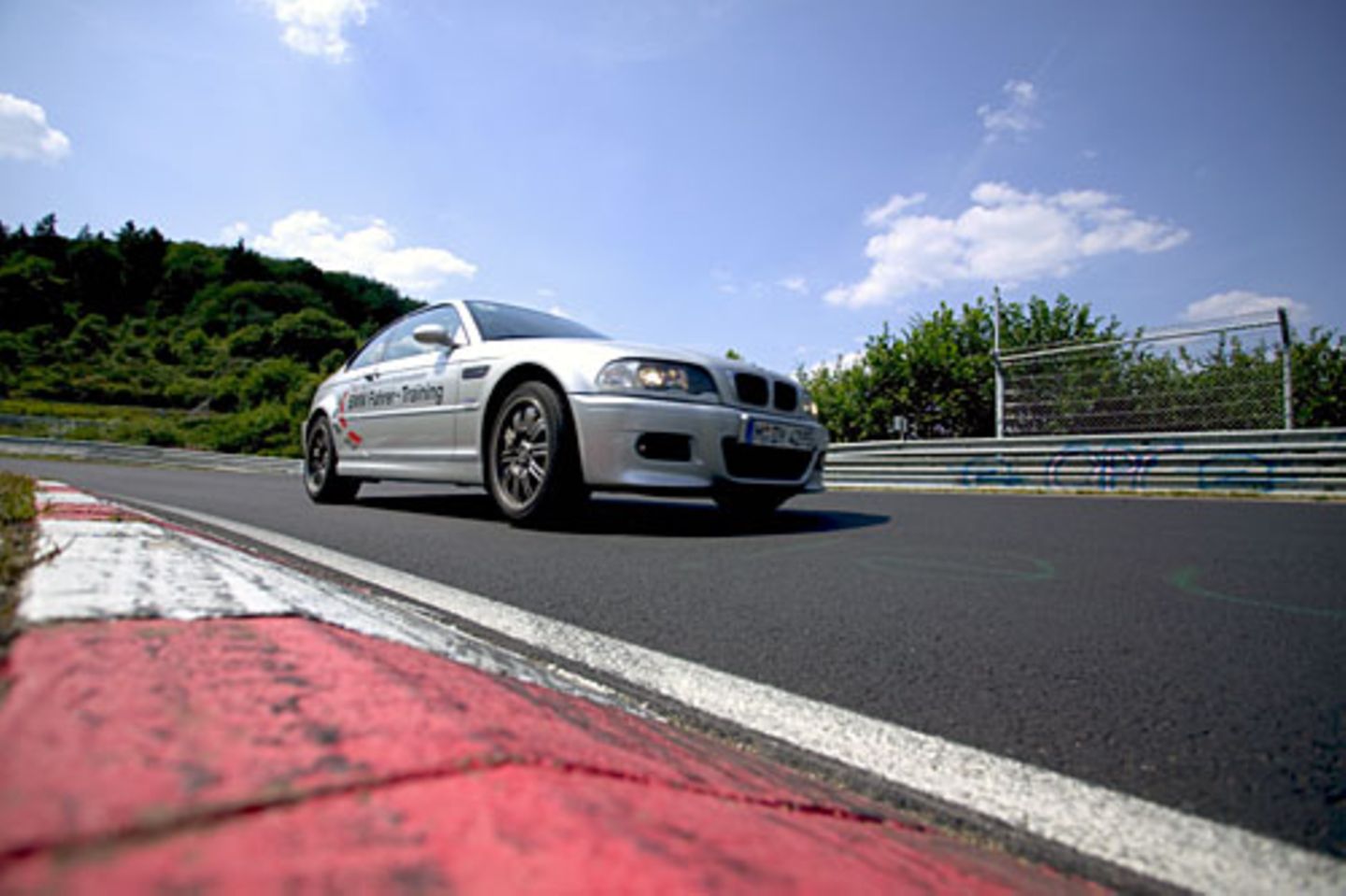 Strecken wie die Nordschleife sind der Arbeitsplatz der Testfahrer