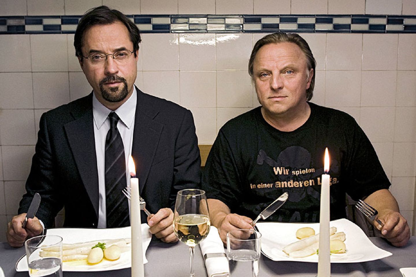 Die Publikumslieblinge:  Bei den meisten Umfragen liegen sie vorn: Die Münsteraner Ermittler Thiel (Axel Prahl) und Boerne (Jan Josef Liefers) haben eine ganz neue Note in die "Tatort"-Reihe gebracht. Ihre Fälle sind mehr Komödie als Krimi. Und das kommt beim Publikum ganz offensichtlich an: Die beiden brechen regelmäßig Quotenrekorde.