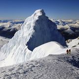 Die Expeditionsteilnehmer bewältigten bei ihrer Begehung - der zweiten gesicherten Besteigung des Berges überhaupt - eine Strecke von 20 Kilometern und 3000 Höhenmetern. Insgesamt dauerte der Auf- und Abstieg bis zum Boot 39 Stunden