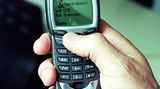 Im Jahr 1999 ist Nokias 7110 das erste Handy der Welt, das über den so genannten Wap-Standard Internetseiten abrufen kann - allerdings noch sehr rudimentär