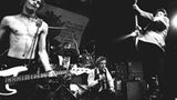 "The Queen is dead": Mit Rotzigkeiten dieser Art provozierten Punk-Bands wie die Sex Pistols (Sid Vivious, Paul Cook, Johnny Rotten und Steve Jones, v.l.) das Establishment. Die Punk-Rebellion richtete sich auch gegen die Rock-Superstars, die eine lebendige Musikbewegung in eine Milliarden-Industrie verwandelt hatten