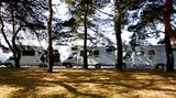 Die Zeltplatzvermieter: Regenbogen AG. ISIN: DE0008009564    Eine Aktie für den naturverbundenen Investor. Die Regenbogen AG betreibt in Deutschland und Schweden 14 Campingplätze. 750.000 Übernachtungen brachten zuletzt einen Umsatz von mehr als neun Millionen Euro und einen Gewinn von rund 100.000 Euro