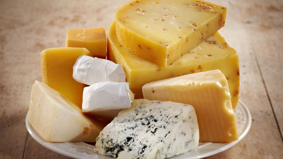 Käse enthält viele Salze, vor allem Kochsalz (Natriumchlorid)