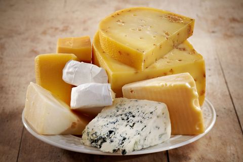 Käse enthält viele Salze, vor allem Kochsalz (Natriumchlorid)