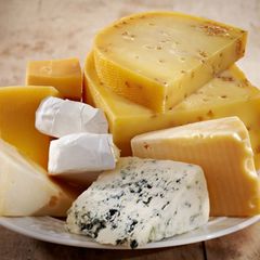 Käse enthält viele Salze, vor allem Kochsalz (Natriumchlorid)