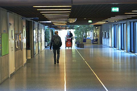 Schenkert ließ sich seine Privateinkäufe einfach in die Schule liefern