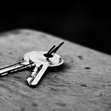 "What? (frei nach David Letterman) Gegenfrage: Darf denn der Staat jetzt auch eine (illegale) Kopie meines Haustürschlüssels anfertigen, damit jederzeit das Finanzamt die Akten prüfen und die Polizei auf Verdacht etwaige Ermittlungen durchführen kann. Mehr sog i net", meint Anonymus