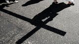 "Würde Gott heutzutage zusätzlich zu seinem Sohn eine Tochter auf die Erde senden, würde sie wohl als Botschaft die Frage an die Menschheit stellen: Warum habt ihr nicht auf meinen Bruder gehört?", schreibt Horst B. aus Schwerte