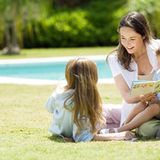 Für Andreas Z. aus Frankreich hat das nichts mit Respektlosigkeit zu tun: "Ich denke, dass ein Kind uns an das eigene Kind in uns erinnert. Deswegen duzen wir Kinder."