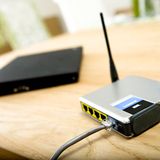 "Das funktioniert ganz ohne Kabel"    Kabellose Gadgets versprechen die totale Freiheit vom Kabelsalat, doch wenn man die Packung seines neuen Wi-Fi-Wasauchimmer öffnet, fallen einem üblicherweise mindestens Lade-, USB- und Verbindungskabel entgegen. Und das soll dann kabellos sein? In den Ankündigungen der Hersteller sollte drahtlos ab sofort "Überhaupt keine Kabel" bedeuten und nicht "Ein paar werden schon nicht schaden"