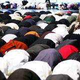 Wenig Verständnis für die Frage hat Edith N. aus Olten in der Schweiz: "Christen sowie Juden und Moslems, glauben an einen Gott. Weshalb dieser eine Gott einen Sohn oder meinetwegen eine Tochter haben soll, ist mir seit jeher ein Rätsel gewesen"