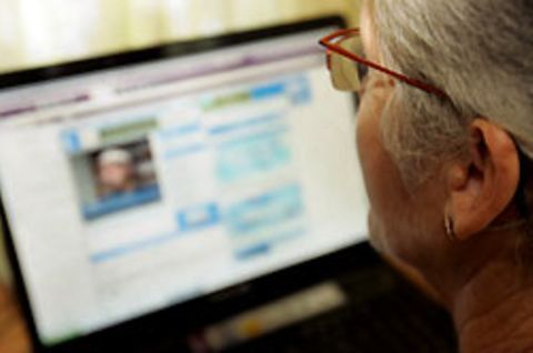 Mit 40 Gigabyte pro Sekunde könnte die Seniorin in zwei Sekunden einen Film herunterladen