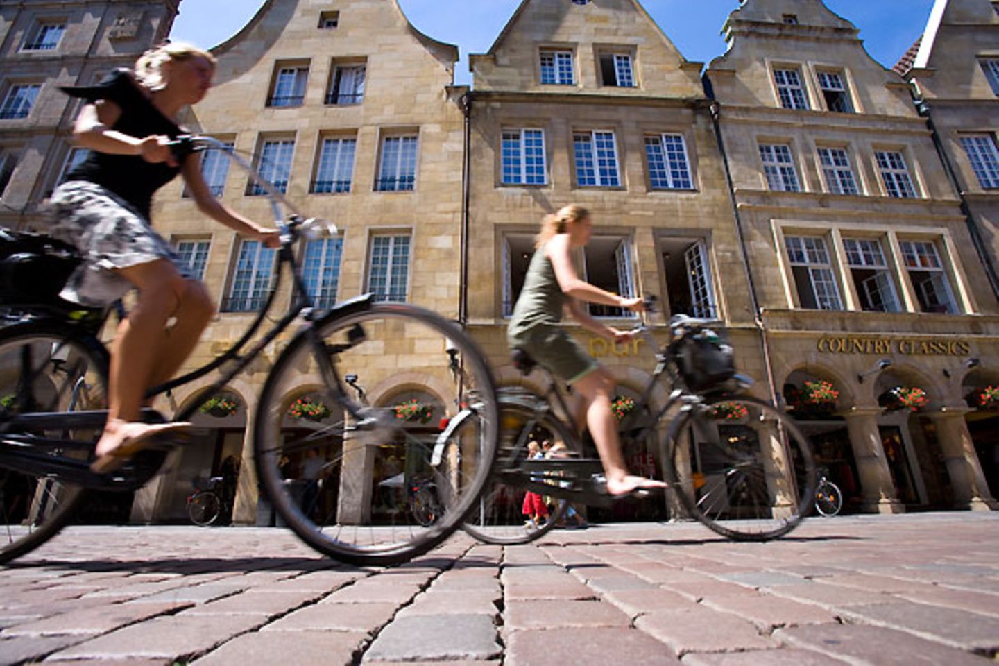 Können Sie mit dem  Fahrrad stehen bleiben,  ohne dass die Füße  den Boden berühren?     Sie haben einen besonders  ausgeprägten Gleichgewichtssinn.  Und Sie können sich gut an das  Sportgerät anpassen, beherrschen  also Körper und Rad.  Diese Begabung hilft  beim Mountainbiking, Einradfahren,  BMX-Radfahren.