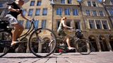 Können Sie mit dem  Fahrrad stehen bleiben,  ohne dass die Füße  den Boden berühren?     Sie haben einen besonders  ausgeprägten Gleichgewichtssinn.  Und Sie können sich gut an das  Sportgerät anpassen, beherrschen  also Körper und Rad.  Diese Begabung hilft  beim Mountainbiking, Einradfahren,  BMX-Radfahren.