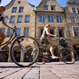 Können Sie mit dem  Fahrrad stehen bleiben,  ohne dass die Füße  den Boden berühren?     Sie haben einen besonders  ausgeprägten Gleichgewichtssinn.  Und Sie können sich gut an das  Sportgerät anpassen, beherrschen  also Körper und Rad.  Diese Begabung hilft  beim Mountainbiking, Einradfahren,  BMX-Radfahren.