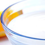 Binden Sie Soßen mit püriertem Gemüse statt mit Butter oder Sahne. Ersetzen Sie American Dressing durch Joghurtdressing. Magerquark können Sie mit Mineralwasser anrühren - er wird genauso cremig wie Sahnequark, ist aber nicht so fett.