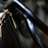 "Das ist ein Trick der Frauen", vermutet Michael aus Schwandorf. "Die Börse wird absichtlich vollgestopft, damit sie nur in einer großen Tasche Platz findet. So können Frauen sie nicht vergessen, wenn sie außer Haus gehen", vermutet er