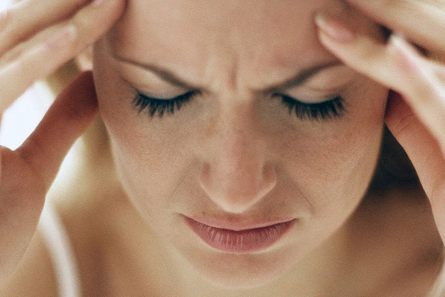 Frauen-Atlas: Stuttgart Wer in Stuttgart auf die Pirsch gehen will, hat es dann zumindest mit den ehrlichsten Frauen Deutschlands zutun. In der kleinsten der sechs Großstädte geben die meisten zu, von Cellulite geplagt zu werden. Ganz nebenbei sind sie auch unzufrieden mit ihrer Gesichtshaut und benutzen deshalb öfter als andere Make-Up. Hat man das Herz der Stuttgarterin für sich erwärmt, kann das Unterfangen trotzdem noch vor der heißen Phase gebremst werden. Dann nämlich, wenn sie plötzlich eine Migräneattacke erleidet. Ein Fünftel der Frauen klagt hier über regelmäßige, starke Kopfschmerzen. Stuttgart Wer in Stuttgart auf die Pirsch gehen will, hat es dann zumindest mit den ehrlichsten Frauen Deutschlands zutun. In der kleinsten der sechs Großstädte geben die meisten zu, von Cellulite geplagt zu werden. Ganz nebenbei sind sie auch unzufrieden mit ihrer Gesichtshaut und benutzen deshalb öfter als andere Make-Up. Hat man das Herz der Stuttgarterin für sich erwärmt, kann das Unterfangen trotzdem noch vor der heißen Phase gebremst werden. Dann nämlich, wenn sie plötzlich eine Migräneattacke erleidet. Ein Fünftel der Frauen klagt hier über regelmäßige, starke Kopfschmerzen.