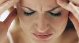 Stuttgart    Wer in Stuttgart auf die Pirsch gehen will, hat es dann zumindest mit den ehrlichsten Frauen Deutschlands zutun. In der kleinsten der sechs Großstädte geben die meisten zu, von Cellulite geplagt zu werden. Ganz nebenbei sind sie auch unzufrieden mit ihrer Gesichtshaut und benutzen deshalb öfter als andere Make-Up. Hat man das Herz der Stuttgarterin für sich erwärmt, kann das Unterfangen trotzdem noch vor der heißen Phase gebremst werden. Dann nämlich, wenn sie plötzlich eine Migräneattacke erleidet. Ein Fünftel der Frauen klagt hier über regelmäßige, starke Kopfschmerzen.