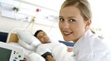 Deutsche Krankenschwestern haben den vertrauenswürdigsten Beruf im Gesundheitswesen. 90 Prozent setzen hohes Vetrauen in sie