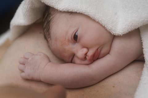 Säuglinge, Kinder und ältere Menschen sind besonders gefährdet, weil deren Immunsystem entweder geschwächt oder noch nicht richtig ausgereift ist