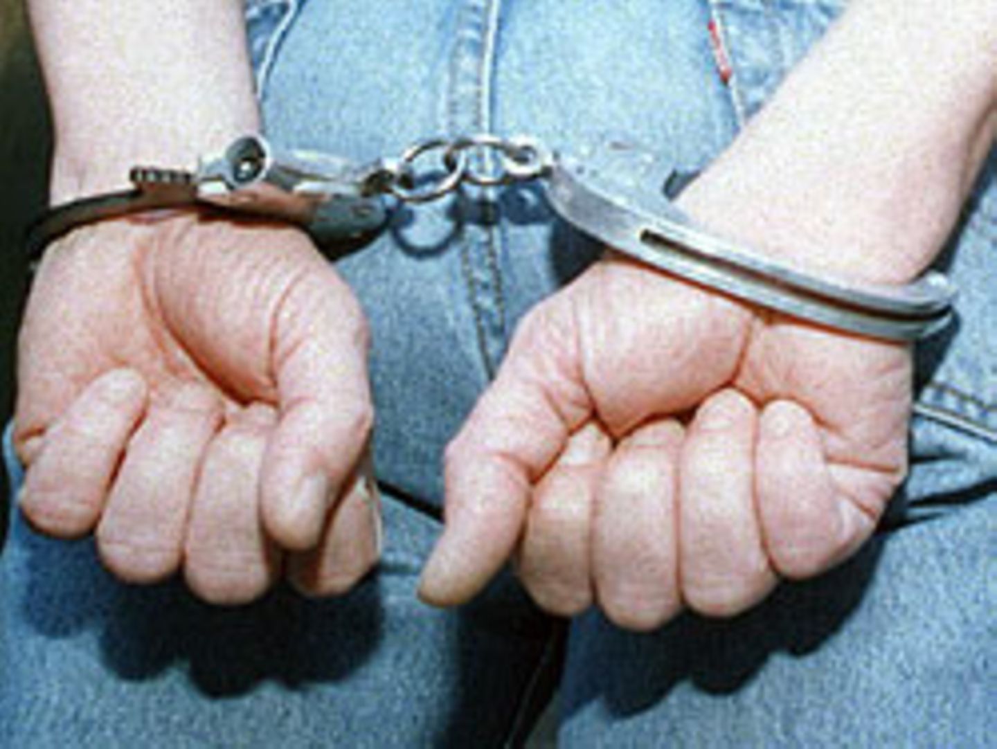 Im Fall der drei an Alkoholvergiftung gestorbenen Lübecker Schüler hat es eine dritte Festnahme gegeben